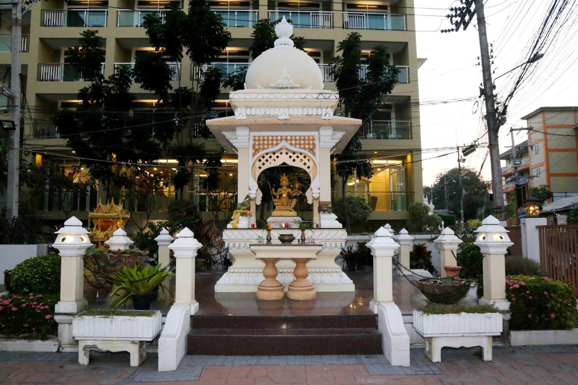 Crystal Palace Luxury Hotel Pattaya Ngoại thất bức ảnh